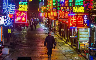 中航門(mén)楣彩：助力夜市地?cái)偲粒?></a></div>
                    <div   id=